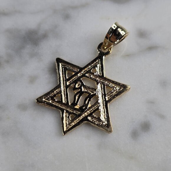 14K Yellow Gold Jewish Judaica Star of David Chai Pendant 2.1g E7719